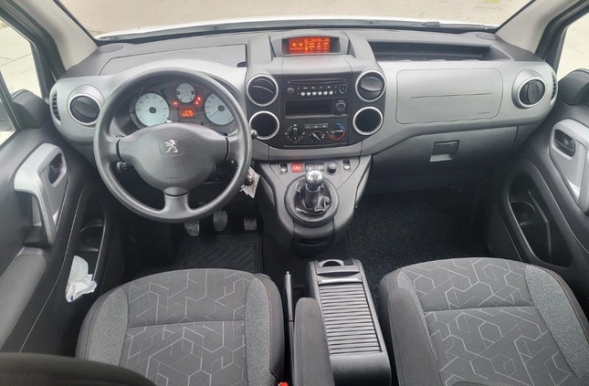 Peugeot Partner cena 46999 przebieg: 163610, rok produkcji 2019 z Chęciny małe 191